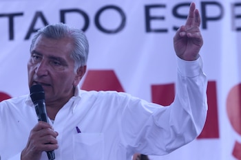 Adán Augusto López busca ser el vencedor de la encuesta de Morena para encabezar el movimiento de izquierda en la carrera presidencial del 2024 y ser el sucesor de AMLO.