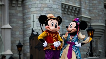 Así funciona la regla de los abrazos de Disney: por qué los personajes no sueltan primero