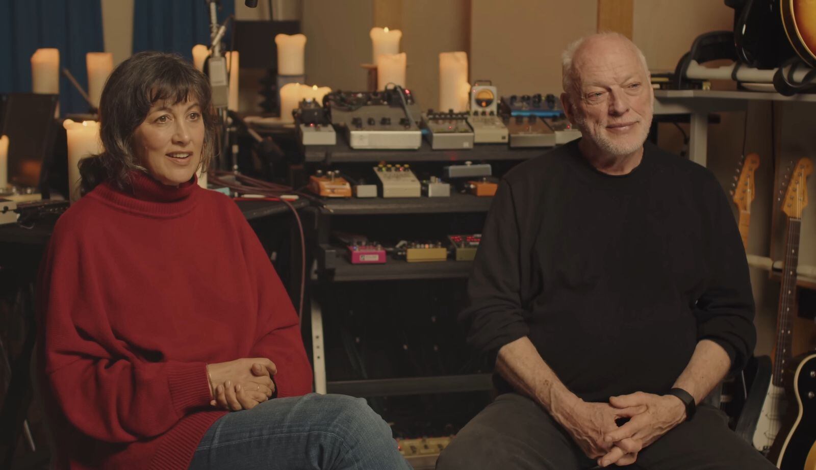 La colaboración artística entre Gilmour y Samson se refleja en el nuevo libro de fotografías de la gira Luck and Strange (Captura de video: YouTube)