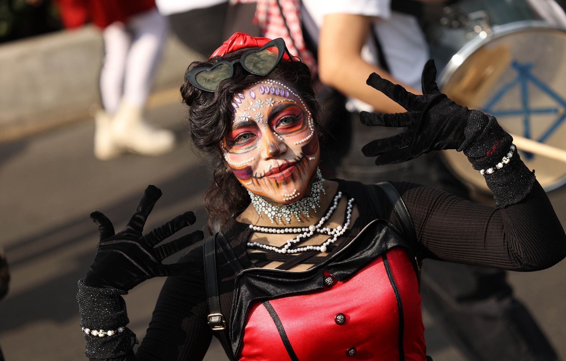 CIUDAD DE MÉXICO, 01NOVIEMBRE2025.- Miles de comparsas y artistas participaron en la edición 2025 del Desfile de Día de Muertos que el gobierno capitalino organiza con motivo de las celebración de los Fieles DifuntosFOTO: GALO CAÑAS/CUARTOSCURO.COM