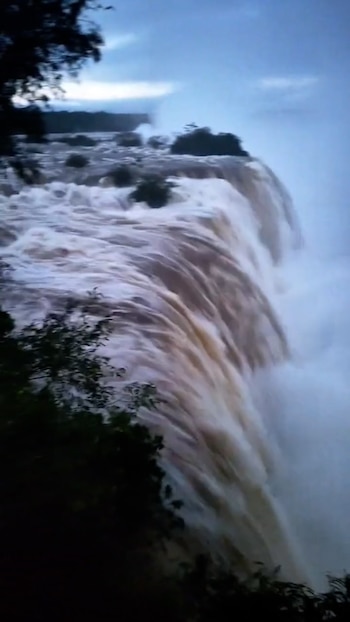 Cerraron el acceso a la Garganta del Diablo por la crecida del río Iguazú