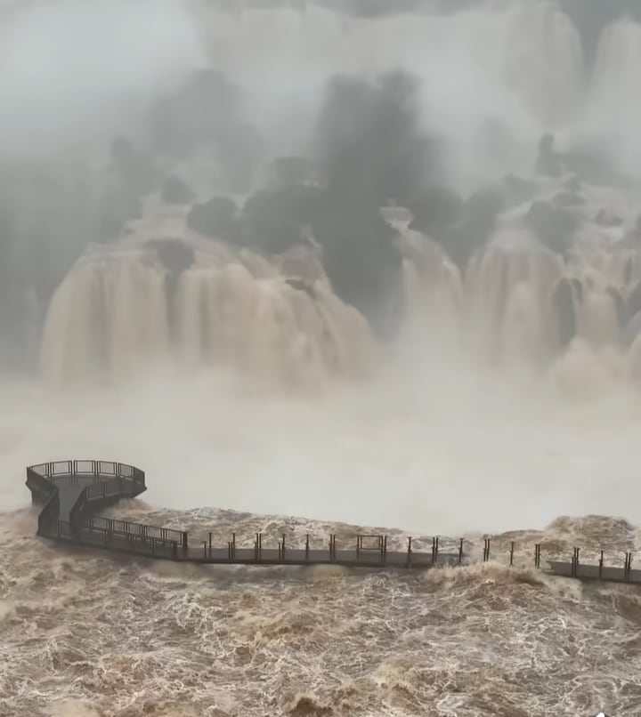 El caudal del río Iguazú alcanzó los 9,5 millones de litros de agua por segundo a raíz de las lluvias en la cuenca. (Urbia + Cataratas)