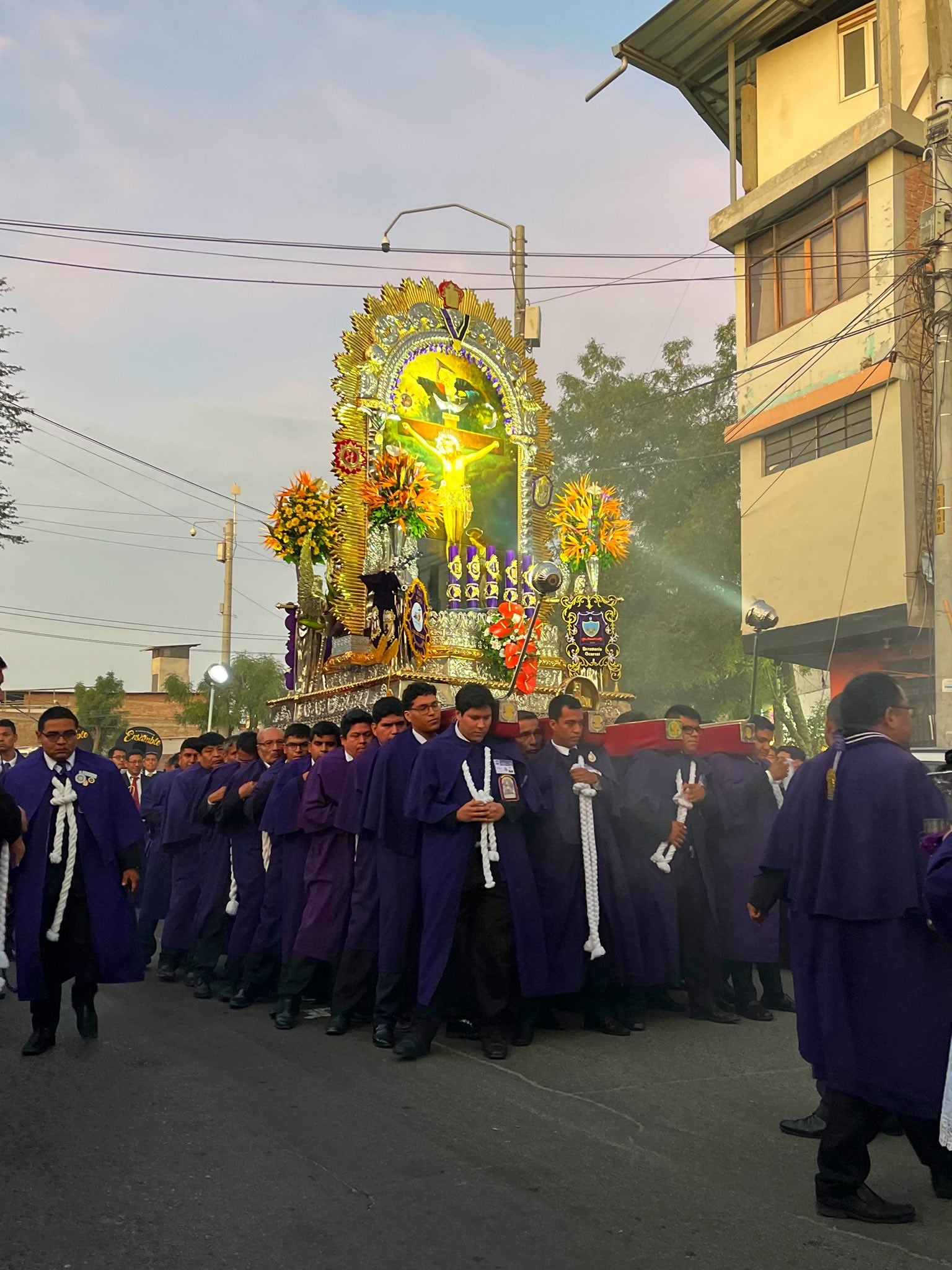 Señor de los Milagros en Piura. foto: Quinta Cuadrilla Hermandad del Señor de los Milagros de Piura