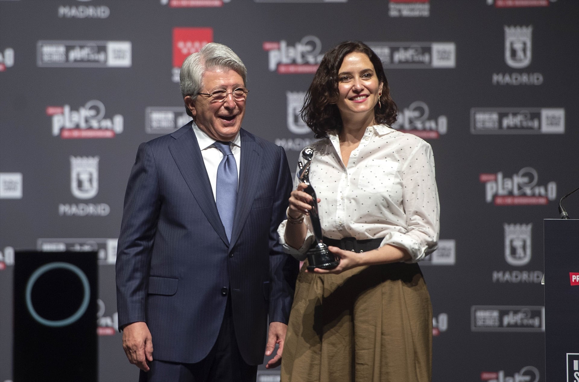 El presidente del Atlético de Madrid, Enrique Cerezo, y la presidenta de la Comunidad de Madrid, Isabel Díaz Ayuso