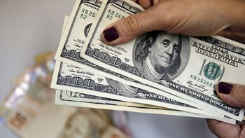 El dólar cedió terreno este