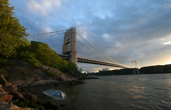El accidente en el puente George Washington ocurrió el 2 de marzo de 2020, cuando un trozo de acero atravesó el parabrisas del vehículo de Joseph Rosario