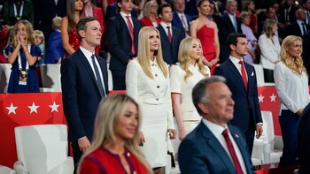 Ivanka Trump, camuflada de blanco
