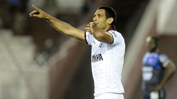 José Sand atraviesa la recta