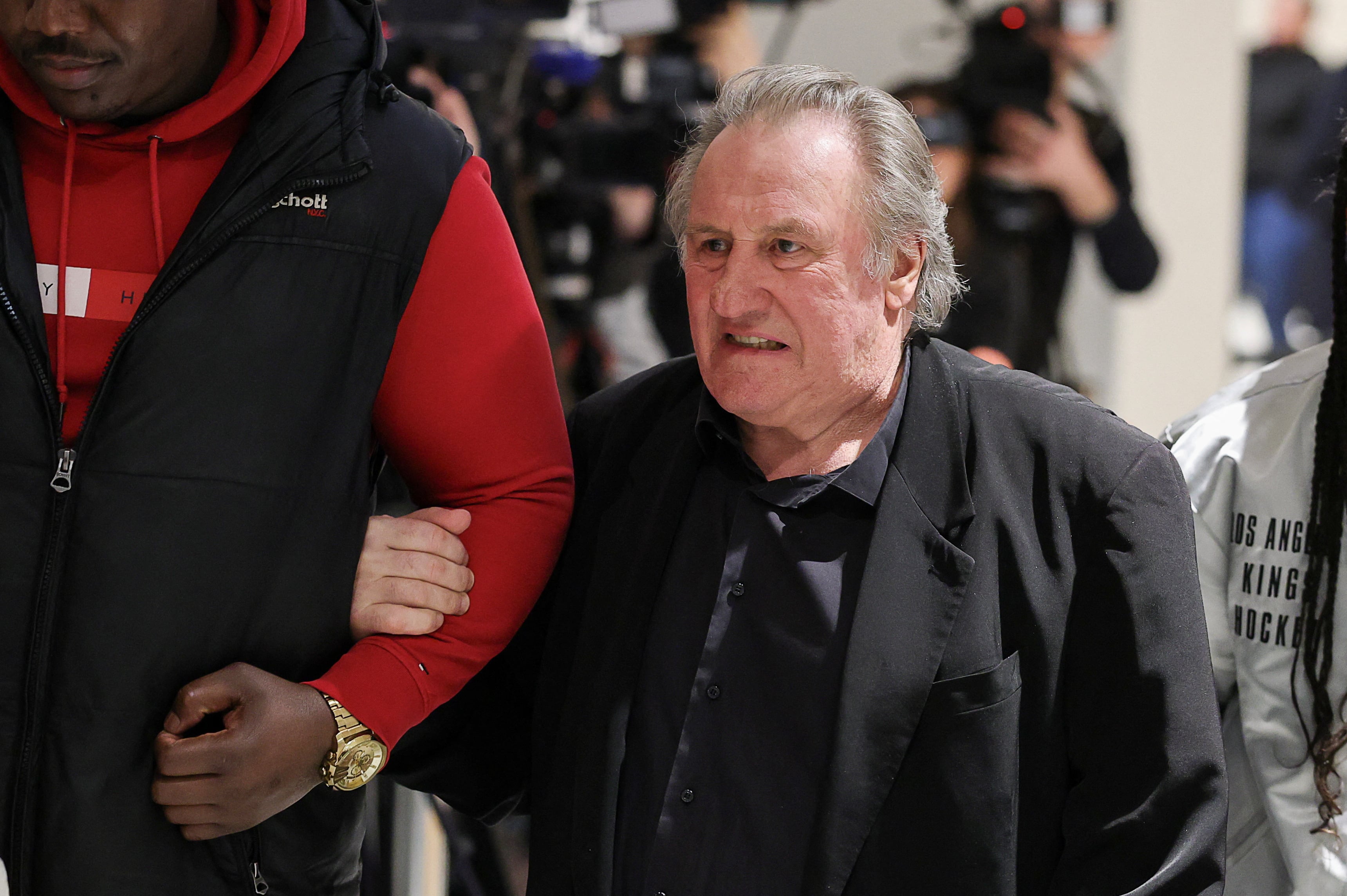 Gerard Depardieu ingresando al juicio, 27 de marzo de 2025 (REUTERS/Gonzalo Fuentes)