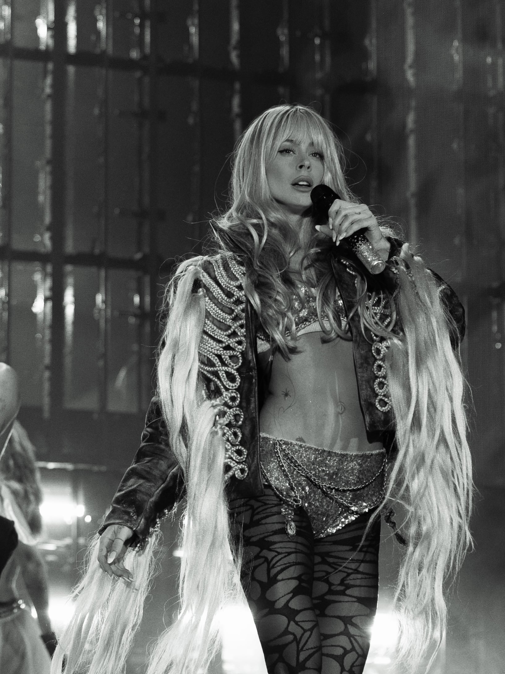 Por primera vez, la cantante usó un look en honor a su último disco