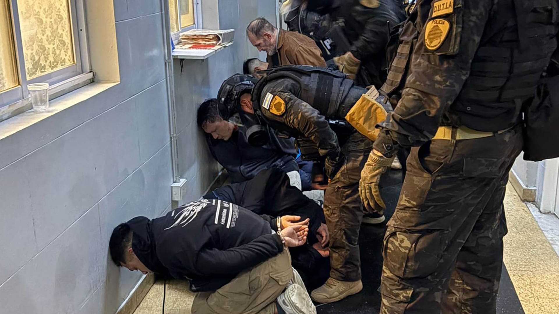 Liberan al policía tomado de rehén en motín de una comisaría porteña