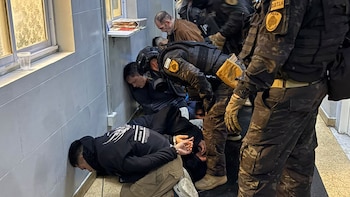 Motín en una comisaría porteña: tras cinco horas de tensión, liberaron al policía que los presos tomaron de rehén