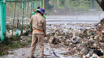 Presa El Ángulo en Cuautitlán Izcalli en riesgo de desbordarse por acumulación de basura: Delfina Gómez llama a la ciudadanía a evitar tirar desechos