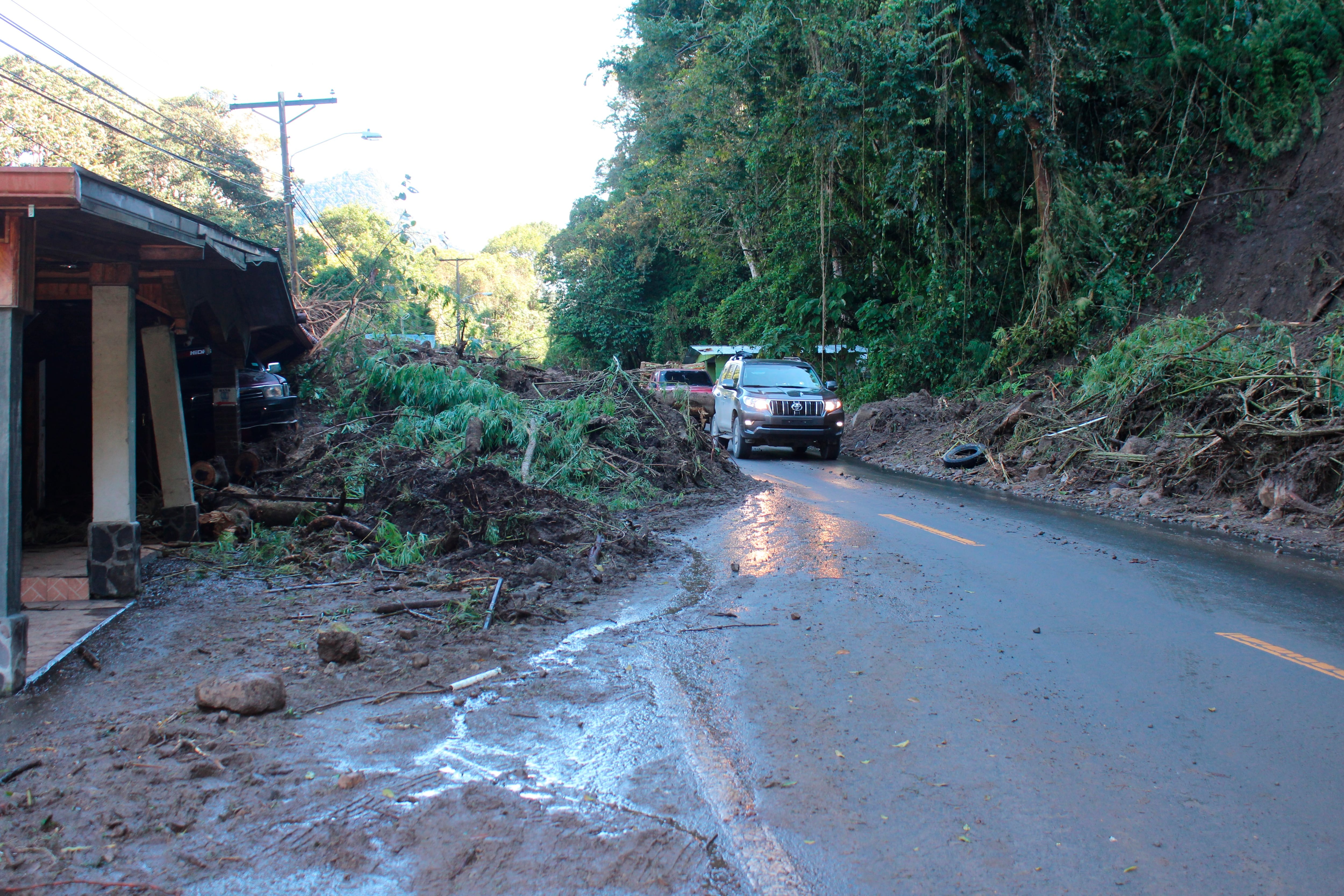 La saturación de los suelos por las precipitaciones aumenta la probabilidad de deslizamientos de tierra, especialmente en áreas montañosas y de pendiente. EFE/Marcelino Rosario/Archivo