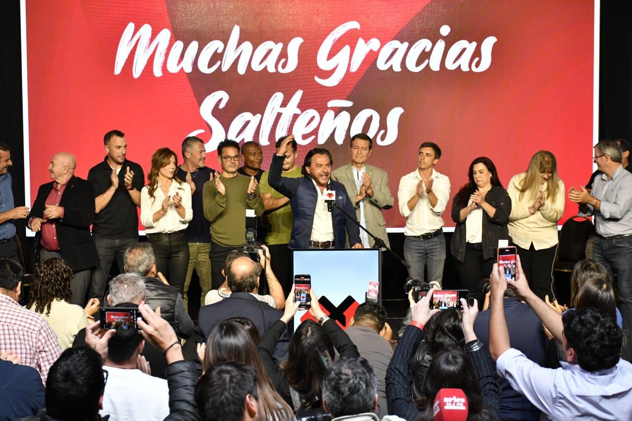 Gustavo Sáenz festeja el triunfo a nivel provincial de los candidatos que impulsó desde el frente Vamos Salta