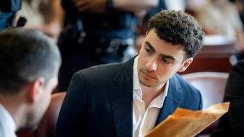 Luigi Mangione, de 28 años, se declaró no culpable en los cargos estatales y federales por la muerte de Brian Thompson en Nueva York (REUTERS)