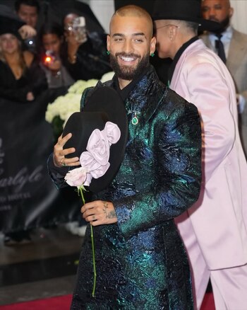 Vestido por Willy Chavarría, Maluma