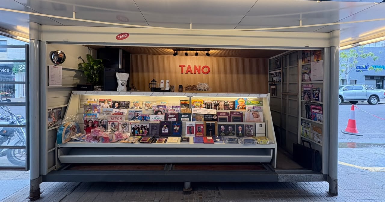 Los impulsores definieron a Tano Café y Revistas como un puesto de diarios que además ofrece café de especialidad para una parada breve.