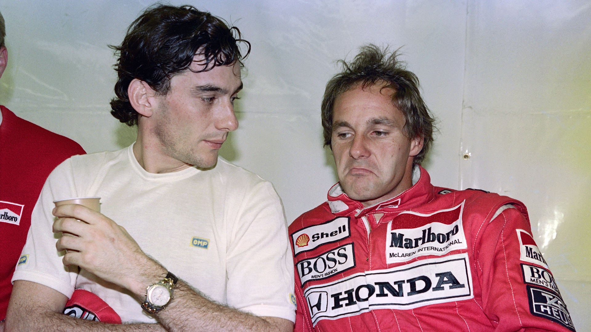 Gerhard Berger junto a Ayrton Senna cuando eran pilotos de McLaren (Photo by Jean-Loup GAUTREAU and Pascal PAVANI / AFP)