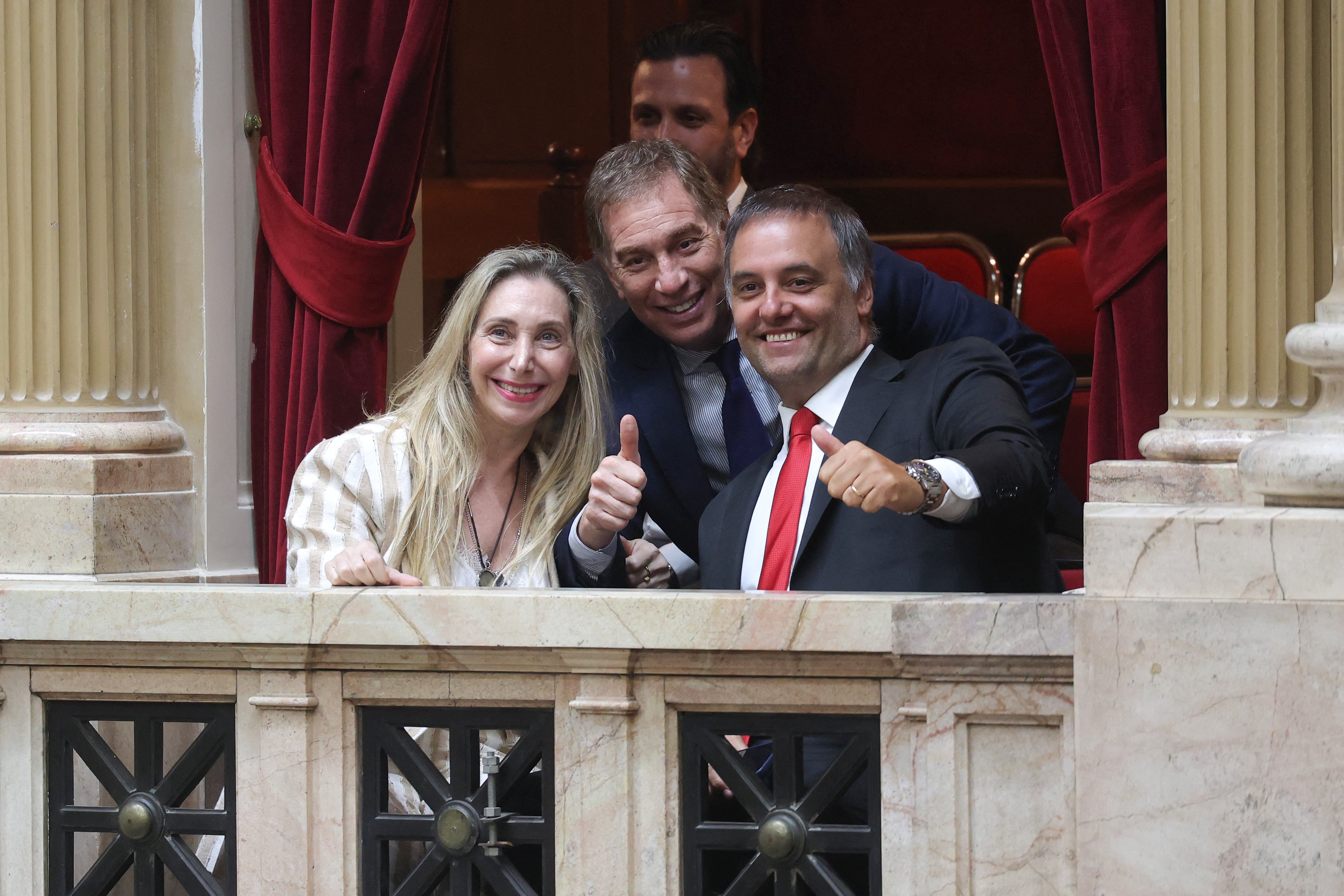 Karina Milei, Manuel Adorni y Diego Santilli
