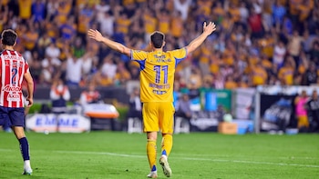 Tigres vence de manera contundente a Chivas que venía de líder y apunta a la liguilla