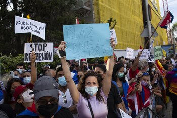 13-07-2021 Varias personas se concentran