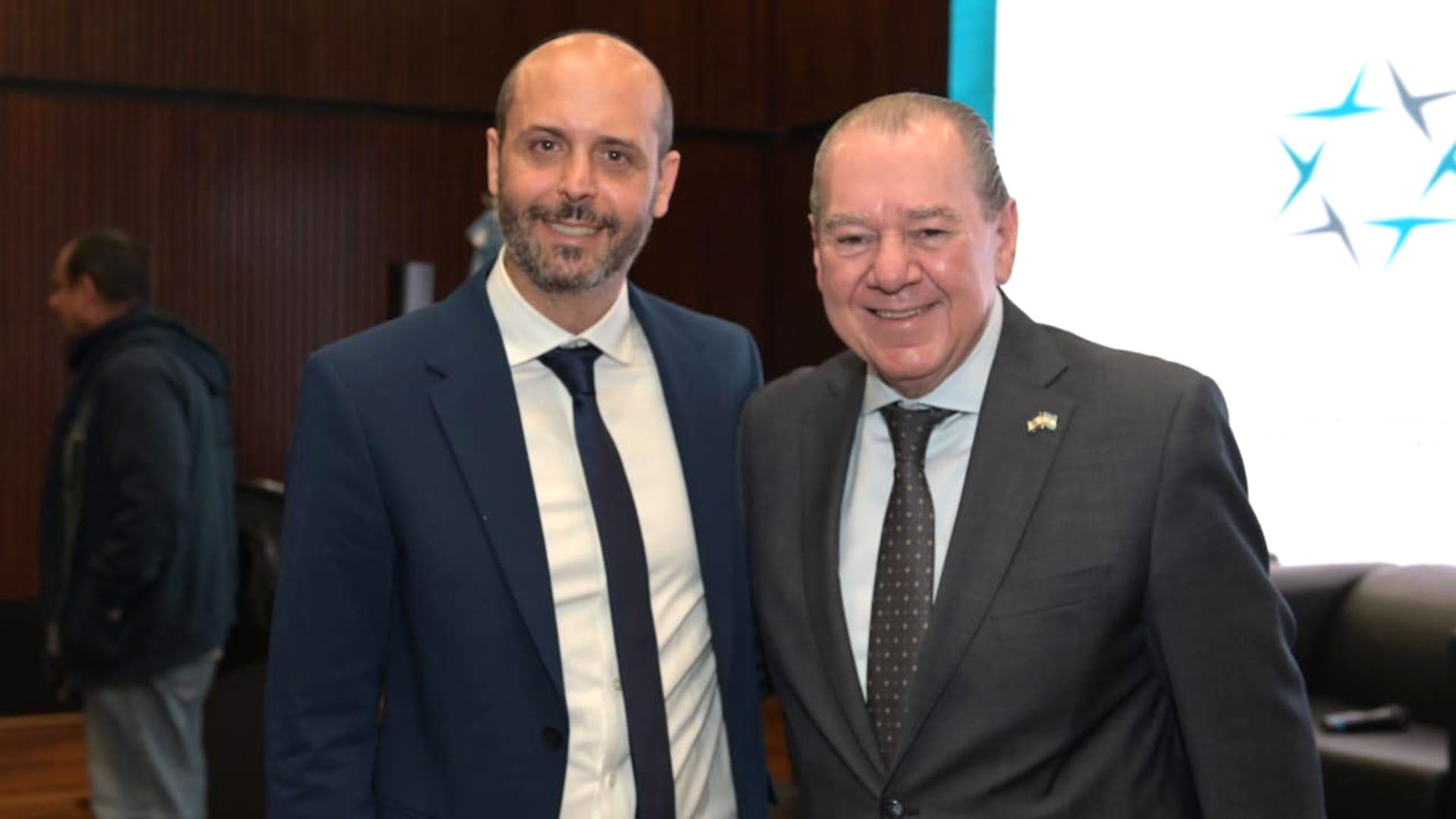 Mario Montoto junto a Hernán Wahnish, rabino y director de la comunidad Acilba. También es el hermano de Azel Wahnish