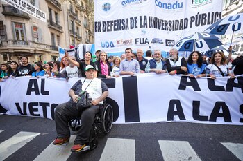 Bajo la consiga "En defensa