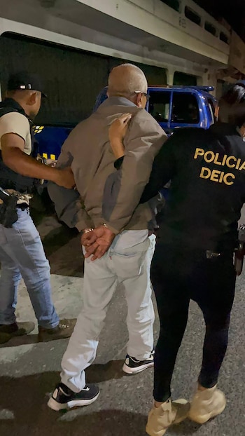 Agentes de la Policía DEIC
