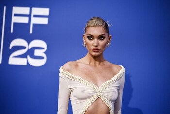 Elsa Hosk con un vestido