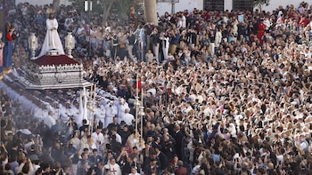 España gana turistas por la