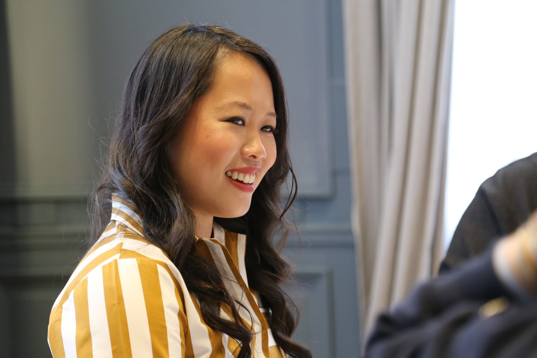 La visita de Ana Huang a Buenos Aires reunió a decenas de lectoras en el Recoleta Mall, donde la fila comenzó seis horas antes de la firma de libros - (Gentileza de Editorial Planeta)