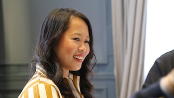 Ana Huang en Argentina: 6 horas de fila bajo la llovizna, 25 millones de ejemplares vendidos y 2 adaptaciones en marcha