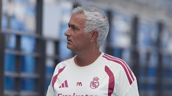 José Mourinho se pone a prueba en su regreso al Real Madrid frente a la hegemonía de Hansi Flick