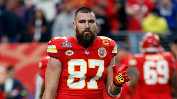 Travis Kelce iguala los 100.00 dólares que donó Taylor Swift a víctimas del tiroteo