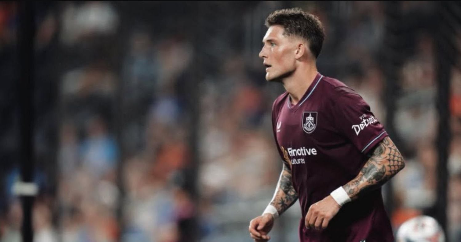 El lateral peruano-danés Oliver Sonne volvió a ser titular con Burnley y completó los 90 minutos frente a West Ham, en su estreno liguero tras regresar del préstamo en Sparta Praga. (Burnley)
