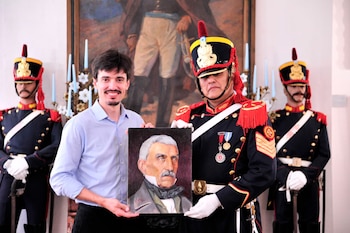 Rivière junto al suboficial principal Rubén Torres