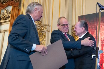 El abrazo de Mario Montoto