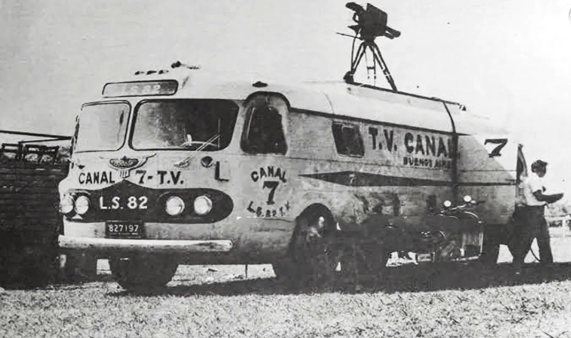 El primer camión de exteriores de Canal 7