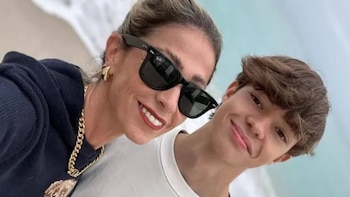 El duro testimonio del hijo de la influencer Geraldine Mayer: denunció años de maltrato y mostró audios, mensajes y fotos
