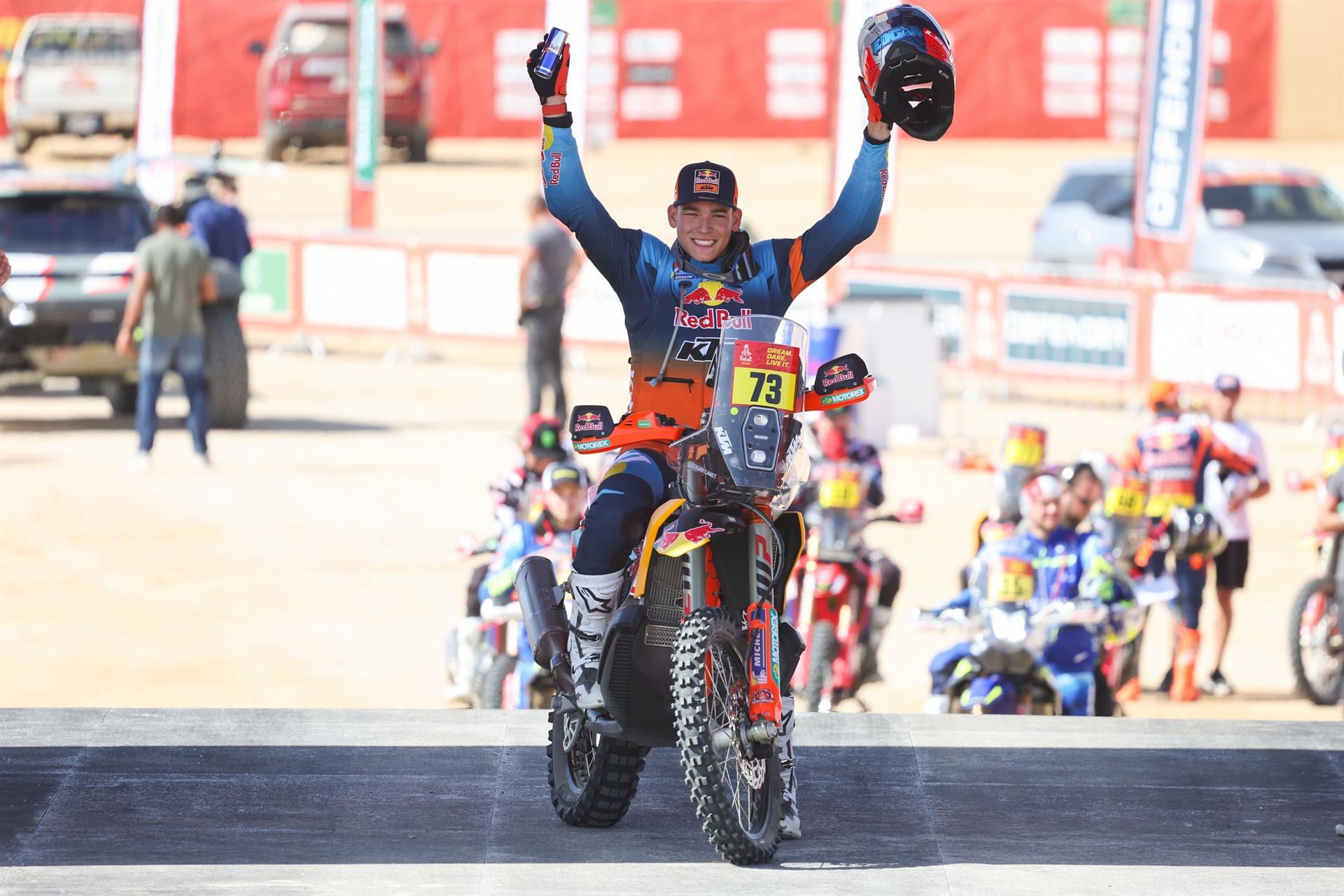 Edgar Canet aprovecha la sanción de Branch y retiene el liderato de motos en el Dakar