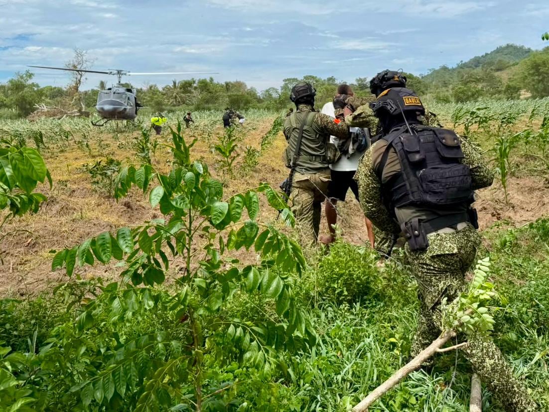 La captura de alias Julián se realizó en Verruguitas, corregimiento de El Carmen de Bolívar, durante un allanamiento y registro - crédito Armada de Colombia
