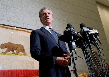 El gobernador Gavin Newsom afirmó que la medida busca enfocar el sistema de salud en la prevención de enfermedades (REUTERS/Yuri Avila/File Photo)