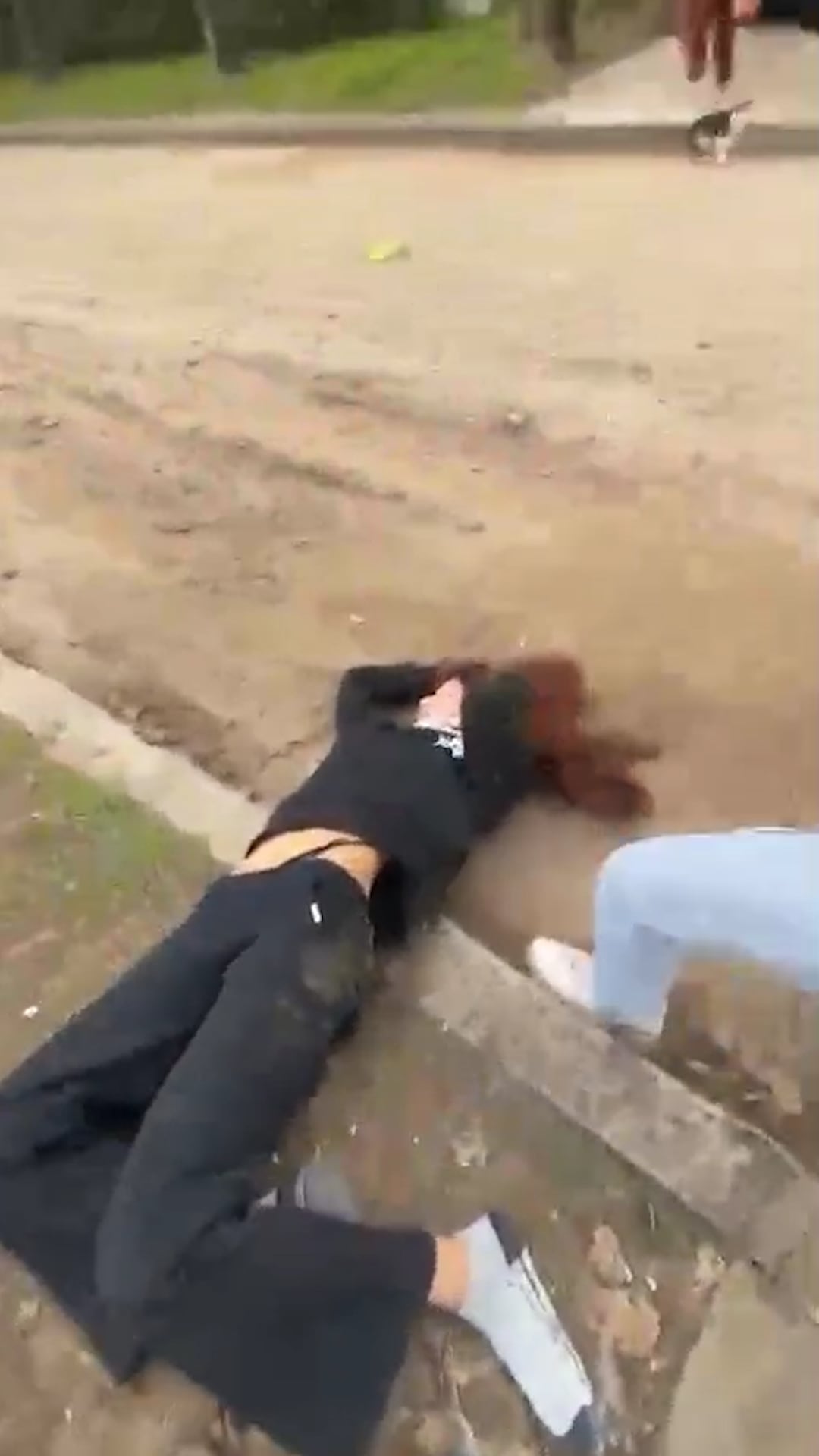 La víctima fue golpeada y pateada en el piso