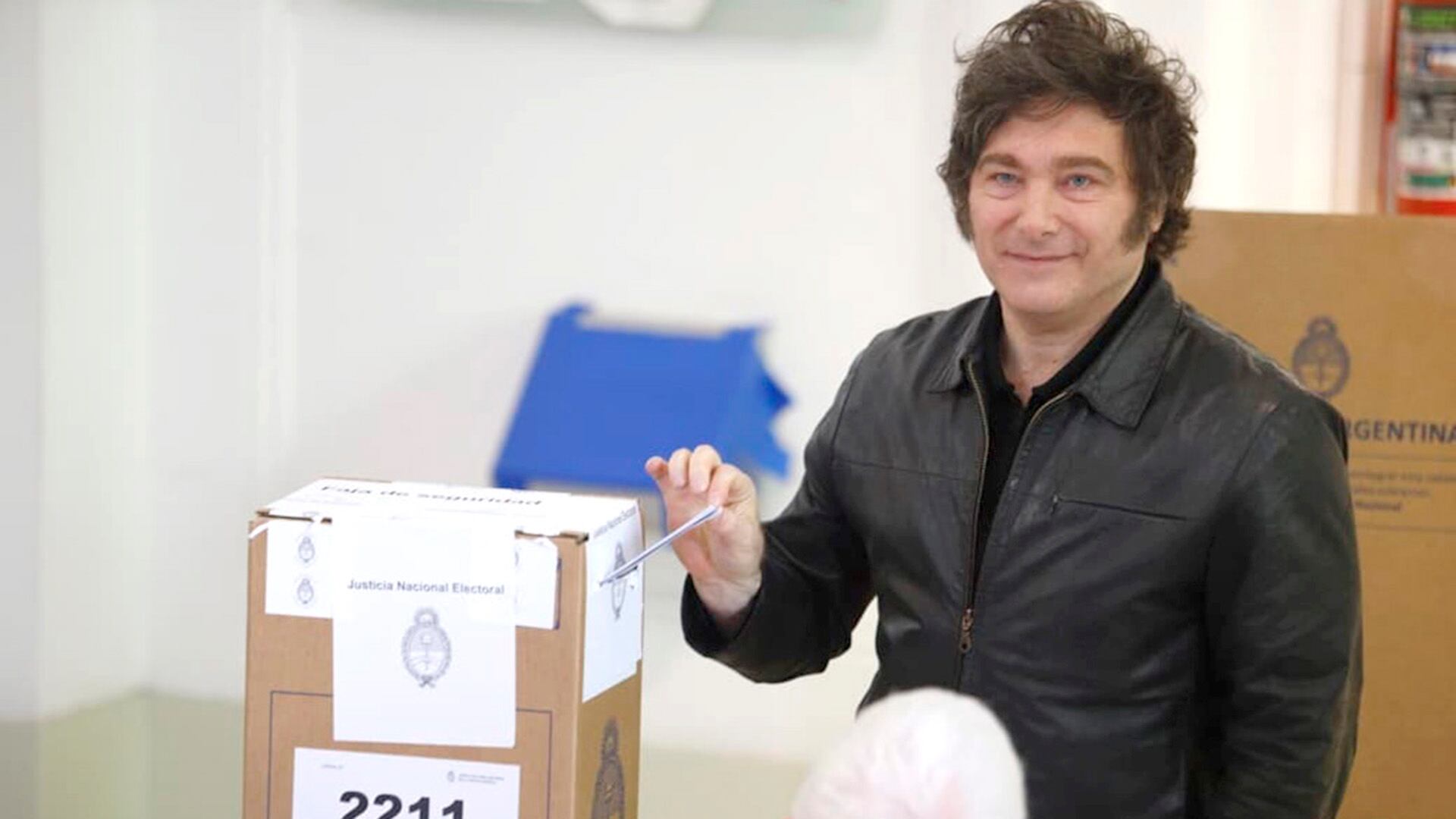 Milei, votando en la jornada de su victoria electoral, pilar de un incipiente proceso de estabilización
FOTO: DANIEL VIDES/ NA.