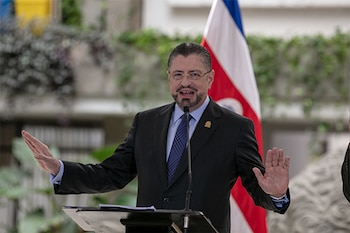 El veto presidencial de Rodrigo Chaves impide restablecer los aumentos por costo de vida a 30,000 jubilados del Magisterio Nacional.
Europa Press/Contacto/Victor Baldizon