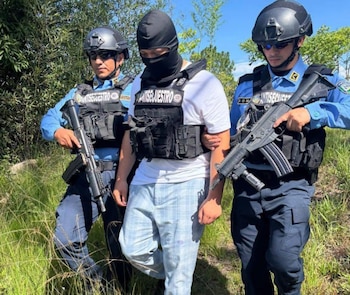 Agentes de la Unidad Nacional Antisecuestros (UNAS) y de la Dirección Policial de Investigaciones (DPI) ejecutaron el despliegue estratégico en Siguatepeque que permitió el rescate (Cortesía Televisión de Tocoa).