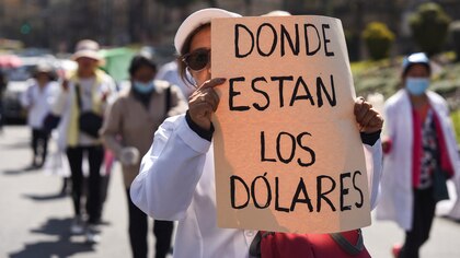 Cómo la falta de dólares pone a Bolivia al borde una nueva crisis social
