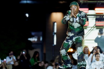 Pharrell Williams saluda y agradece