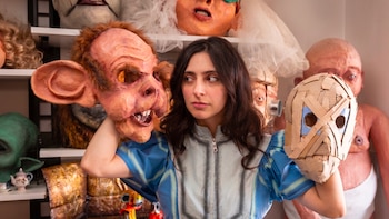 El arte de crear máscaras que incomodan, fascinan y también pueden dar ternura: “Lo lindo del arte es que te genere algo”